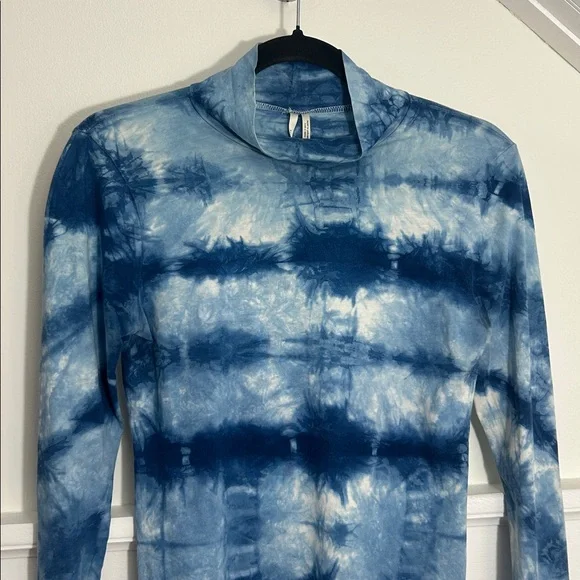 Anthropologie Pima Cotton Blue Tie Dye Mock Neck Top size Small - Picture 2 of 7
